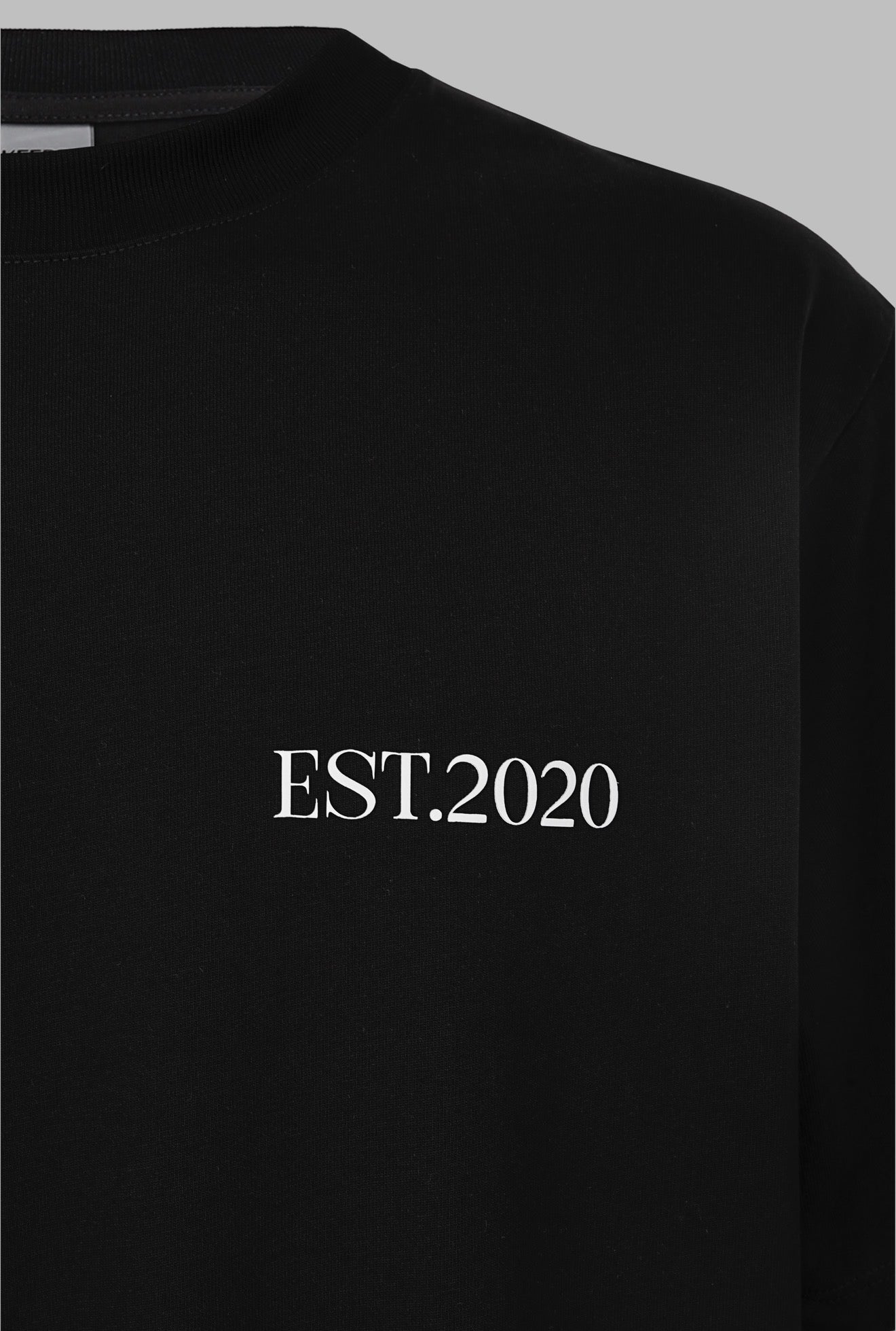 CAMISETA UNDEFINED NEGRO. Oversize