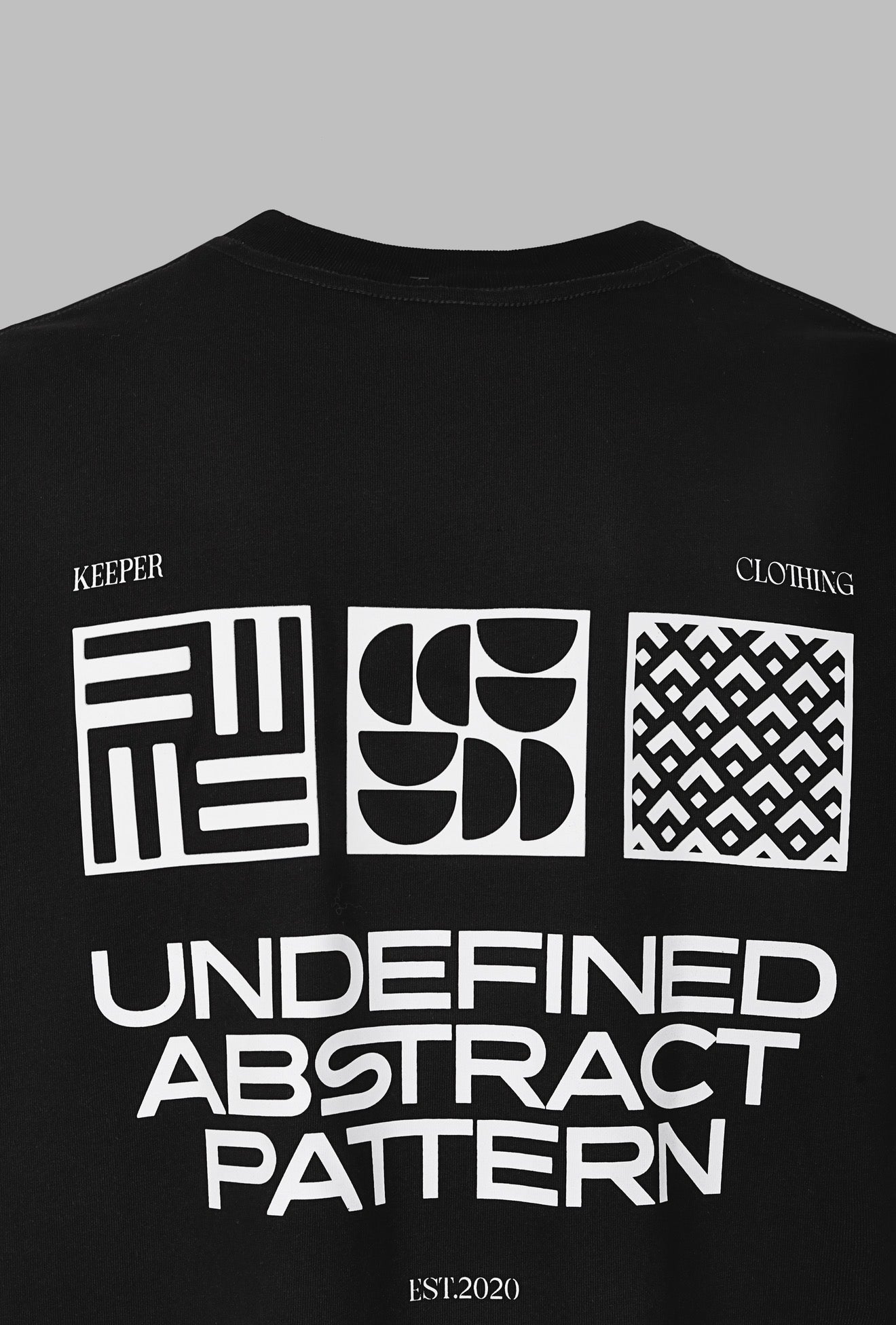 CAMISETA UNDEFINED NEGRO. Oversize