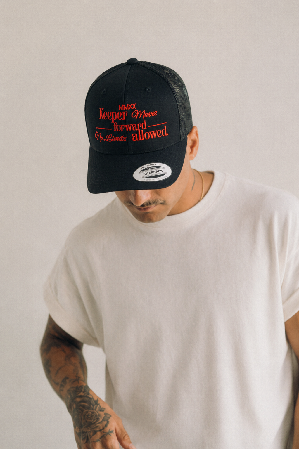 CAP. MOVES (BLACK RED)